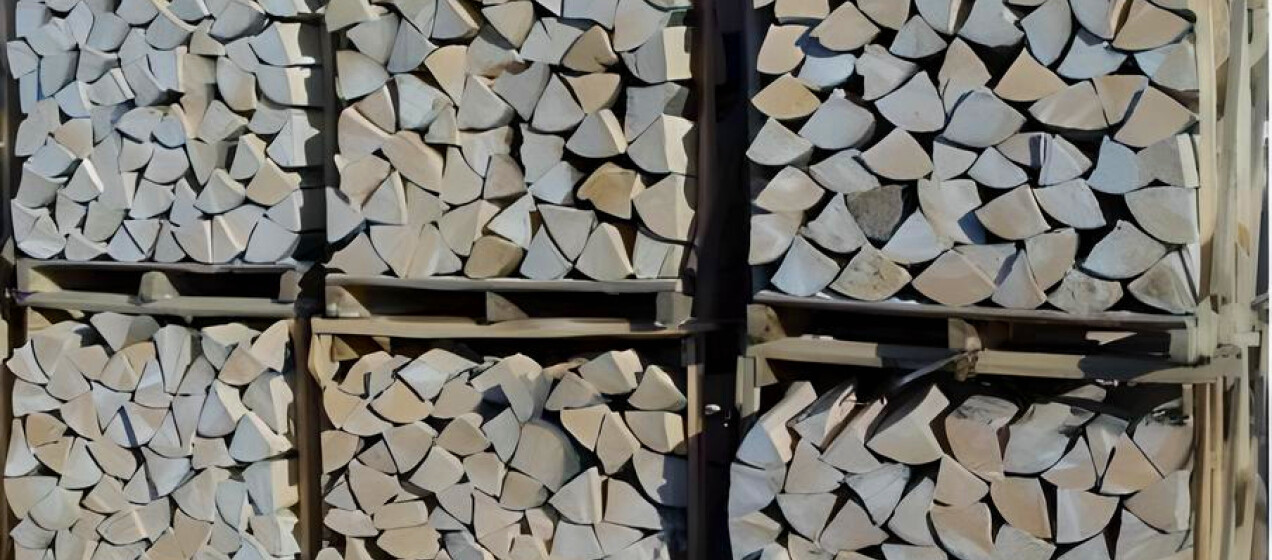 DrewKom - Jak przechowywać drewno opałowe, żeby szybko schło i nie pleśniało? Praktyczny poradnik